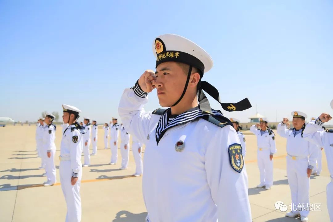 北部战区海军航空兵某团组织开展重温入伍誓词活动
