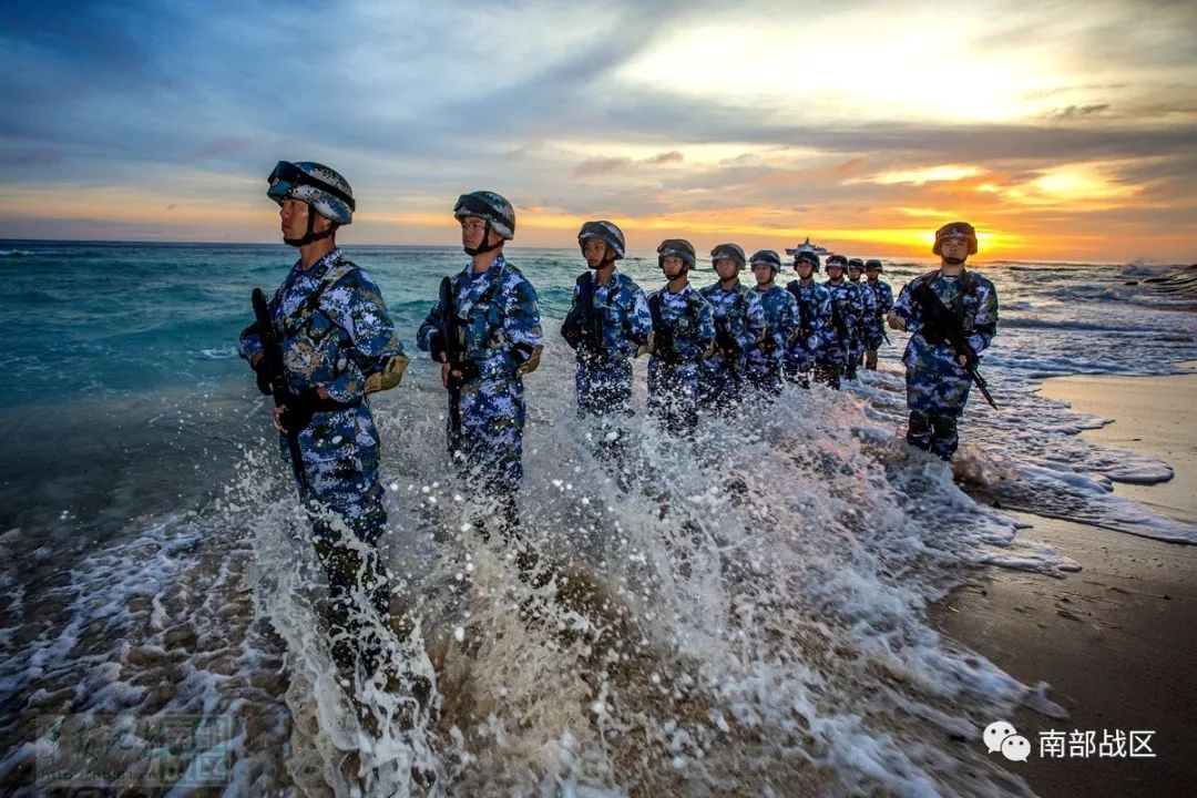 今天南沙卫士这样为人民海军庆生