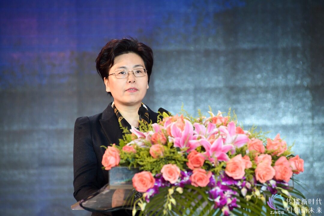 省委宣传部副部长,省委网信办主任徐缨主持大会.