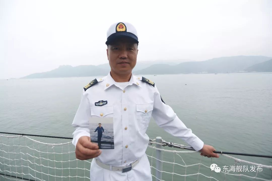 现在的一级军士长杨仕龙▲战风斗浪的日子最值得铭记▲怀念机舱的