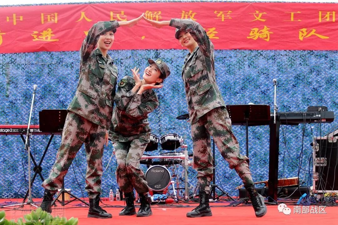 前进吧轻骑队赴南部战区某旅慰问演出