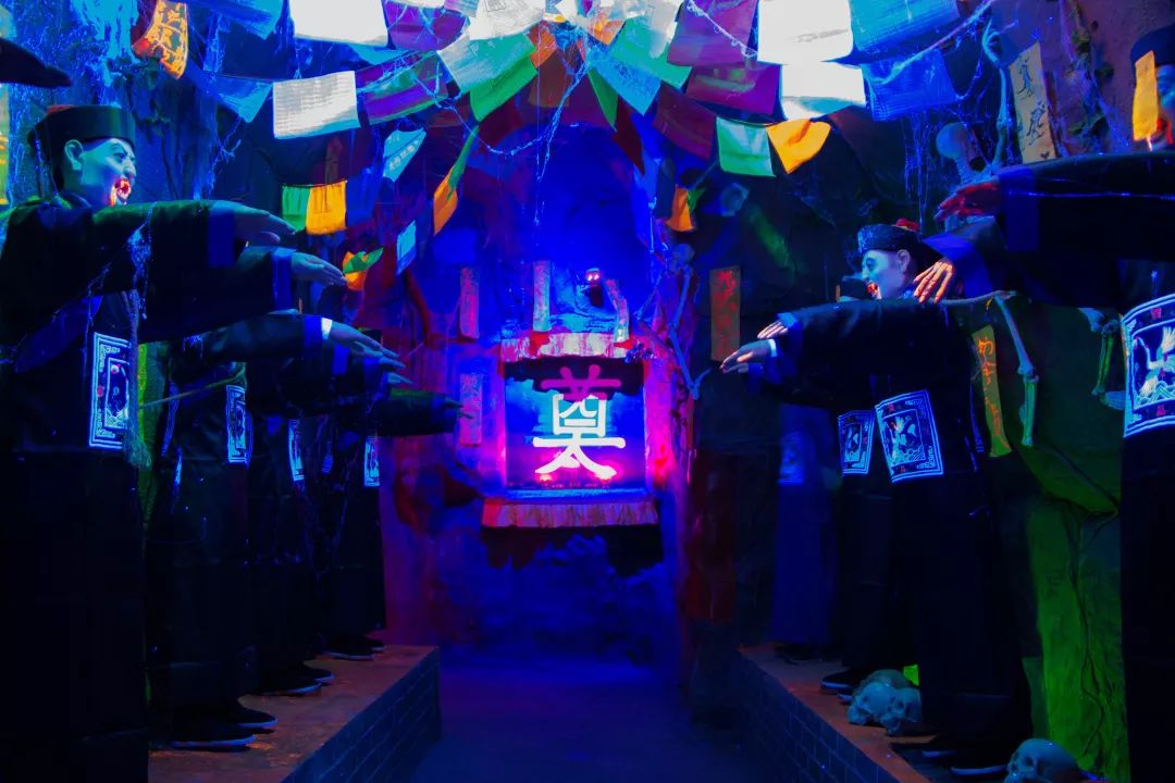 恐怖城 趁着五一小编告诉大伙一个好消息,梦幻谷恐怖城二期开始营业啦