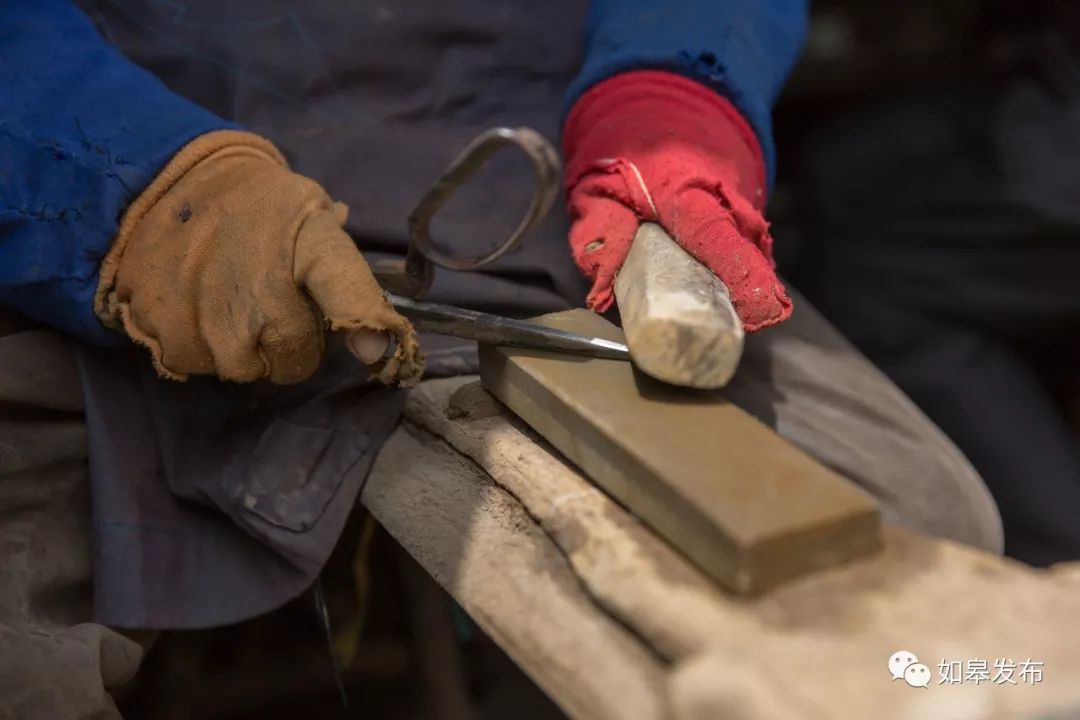 致敬如皋磨刀老人62年坚守传统技艺手工磨出20万把剪刀