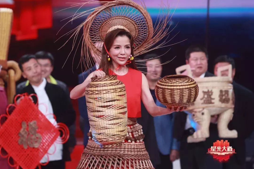 柳编姑娘张馨文今晚将再登央视舞台!临沂人快来为老乡加油吧