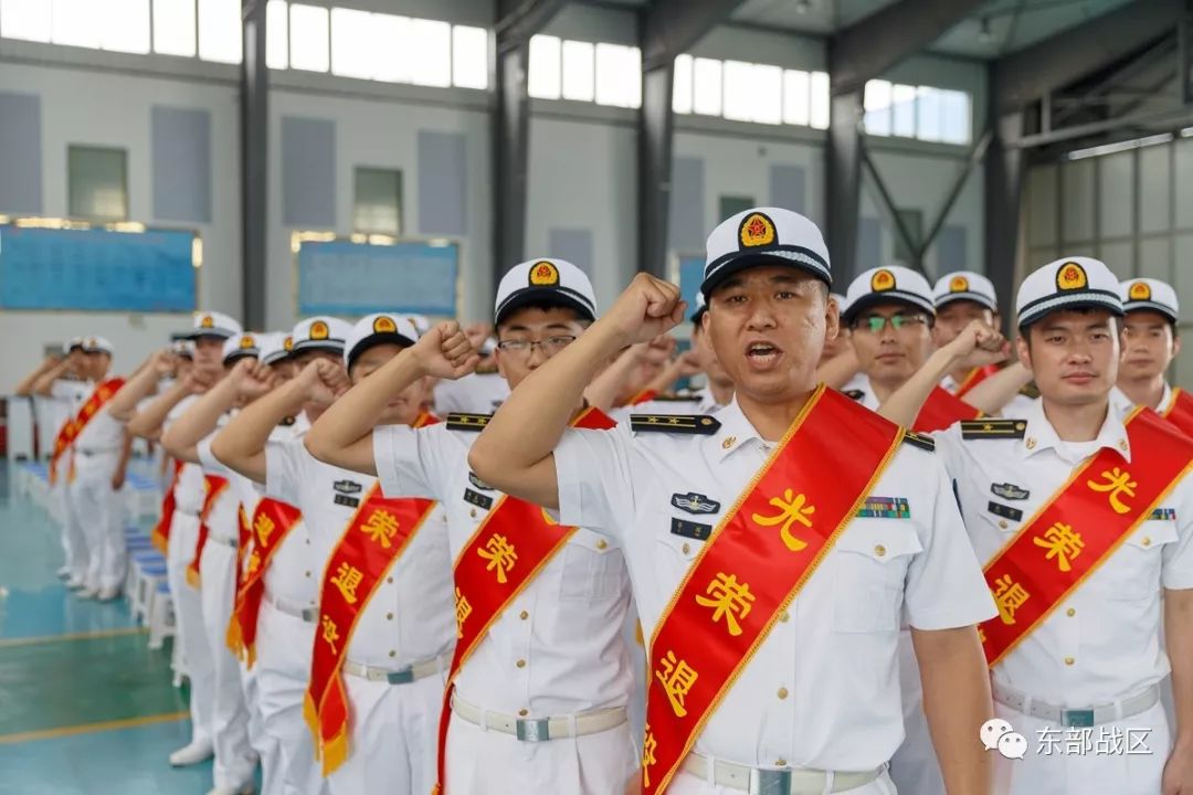 东部战区海军某旅举行军官退役仪式百余名退役干部喊出共同心声
