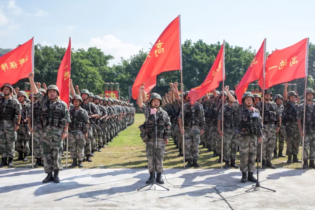 第74集团军某旅剑指蓝盾跨区演习现场誓师动员气势如虹
