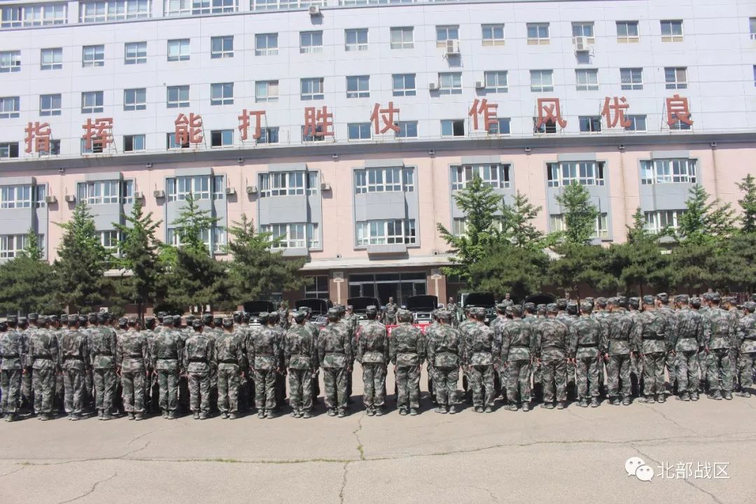 北部战区联合参谋部某部勤务汽车营组织驾驶员开展主题党日承诺签名