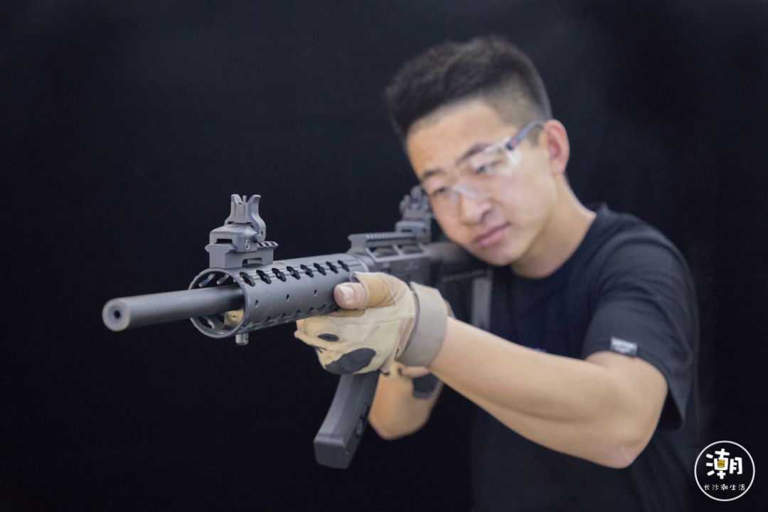 6mm子弹步枪)x22是韦伯公司专门为英国贵族定制的小口径步枪,主要用于