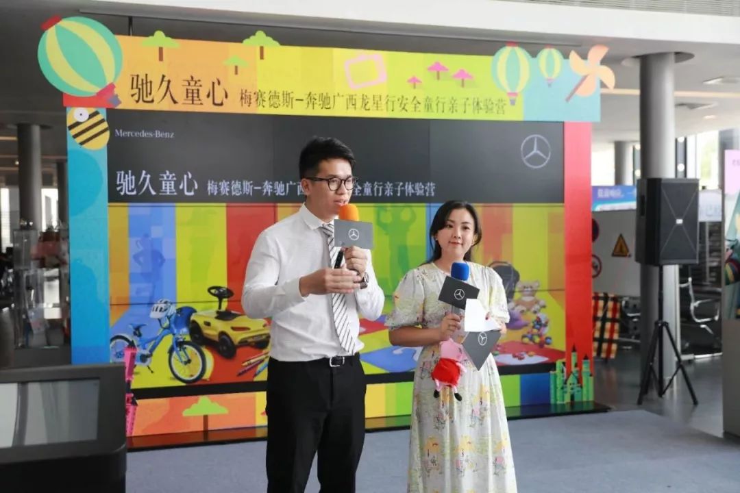 这些交通标识你认识吗?现场的小机灵们统统答对.
