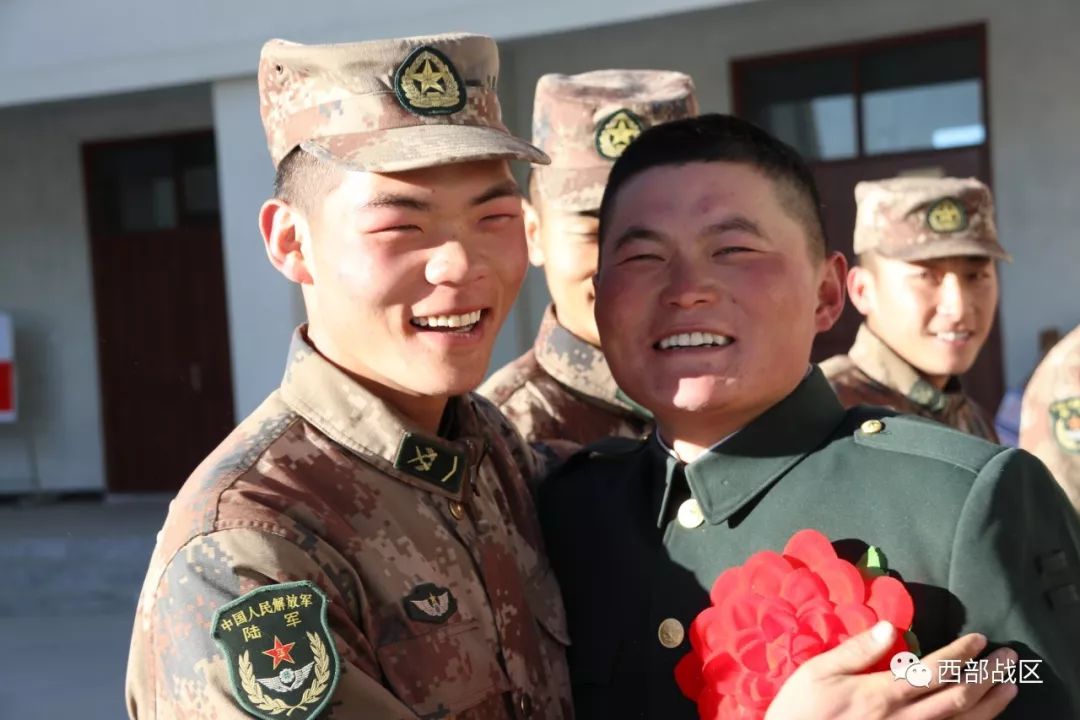 高原军人用微笑彰显为国戍边的情怀和苦乐精神