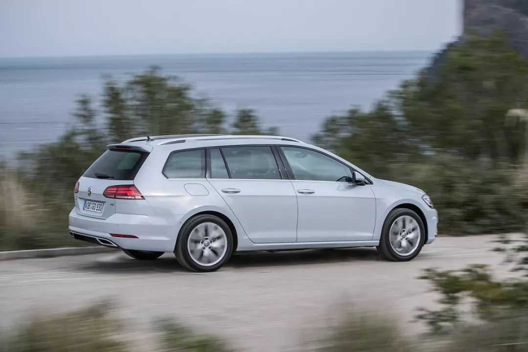 德国试驾大众高尔夫旅行版,国产必火!-新浪汽车