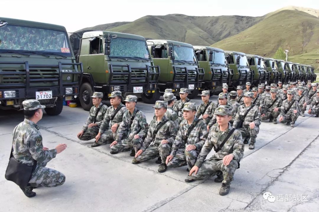 新条令随车上线汽车兵模范践行