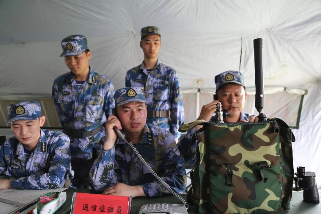 聚焦战场东海舰队航空兵某场站野外拉练砺精兵