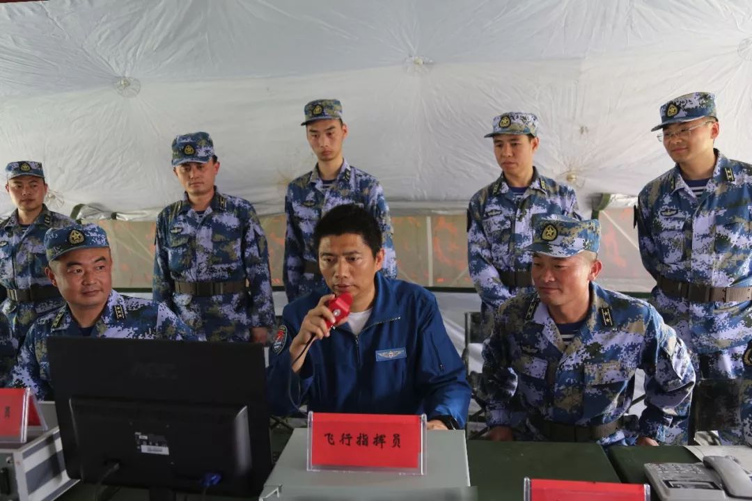 聚焦战场东海舰队航空兵某场站野外拉练砺精兵