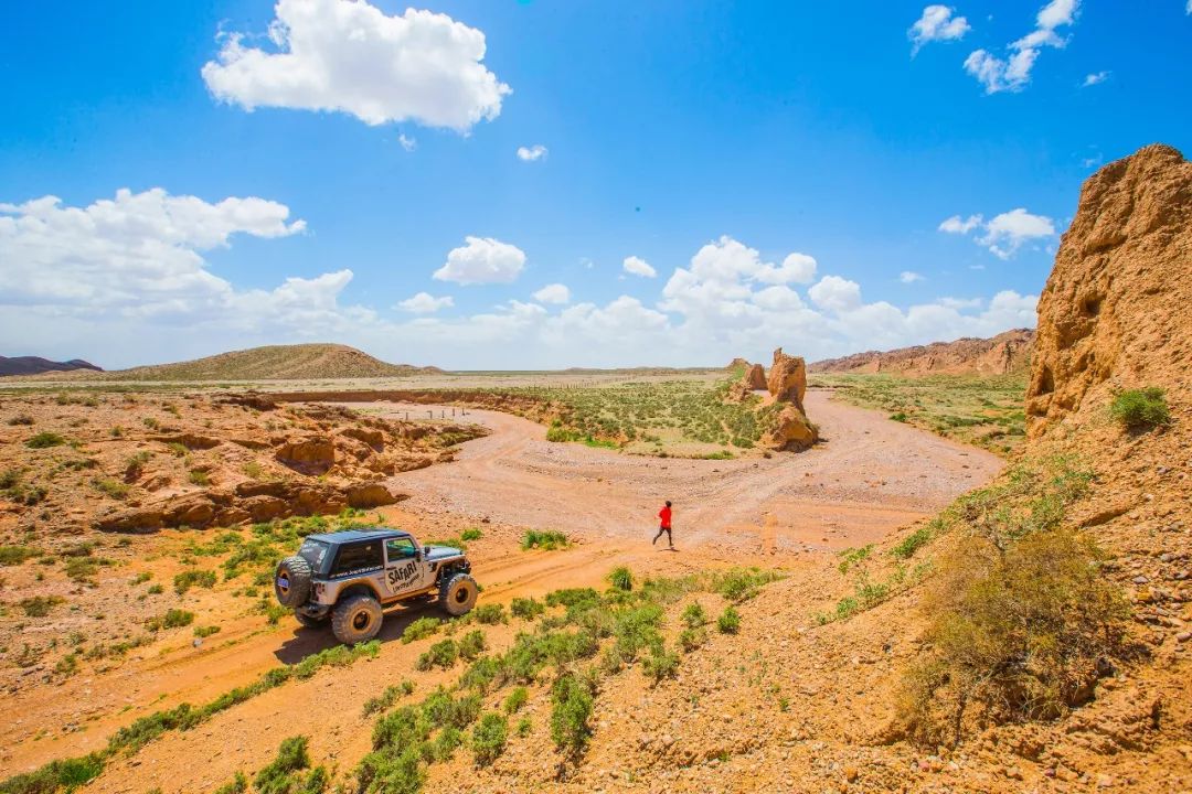踏破贺兰山缺,驰骋腾格里沙漠 | 2018mgd100贺兰山极限越野挑战赛