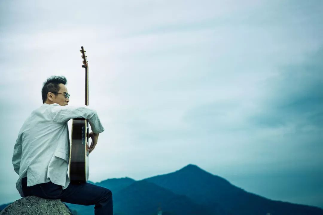 1982年的罗大佑看到2018年的罗大佑应该会吓一跳吧