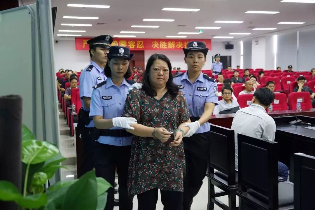 写检讨,戴手铐,被拘留,今天这些老赖心慌慌……|老赖|司法|被执行人