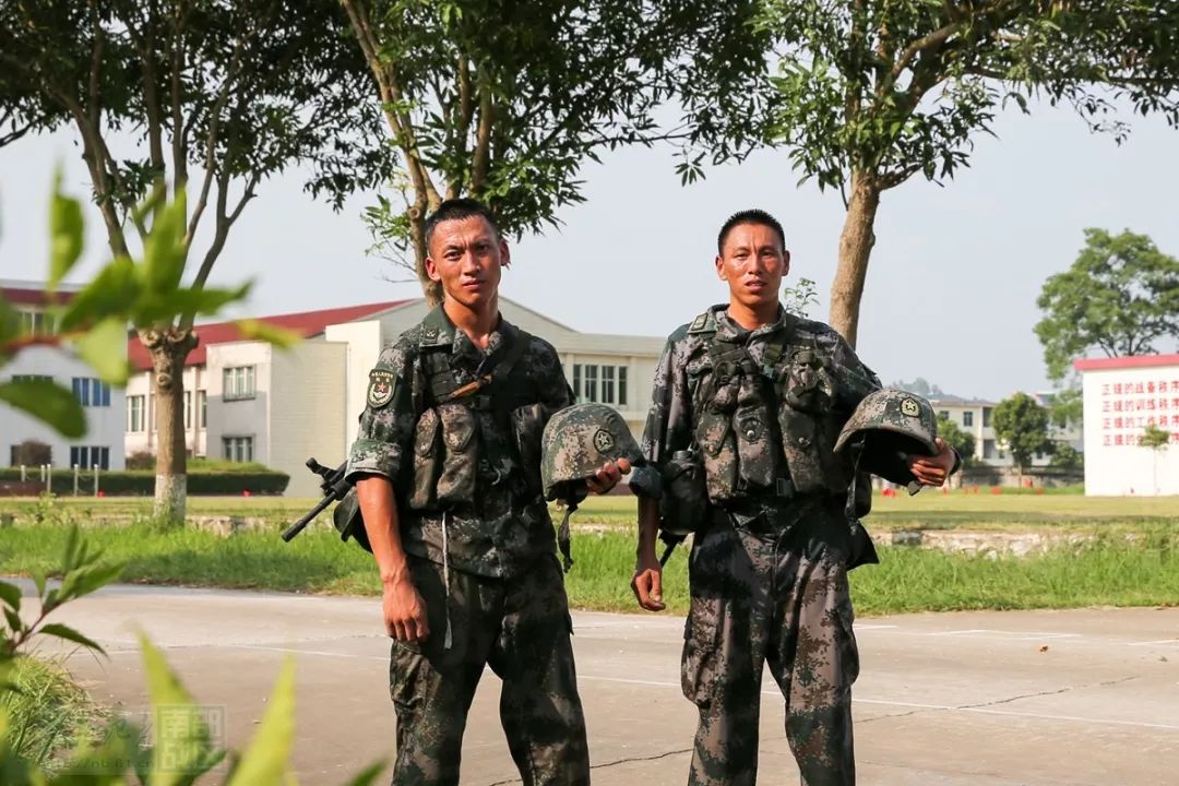 烈日炎炎直击侦察兵极限体能训练现场