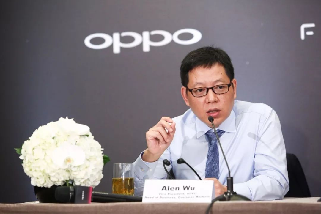 oppo副总裁,海外业务负责人吴强在巴黎接受采访以下为oppo副总裁,海外