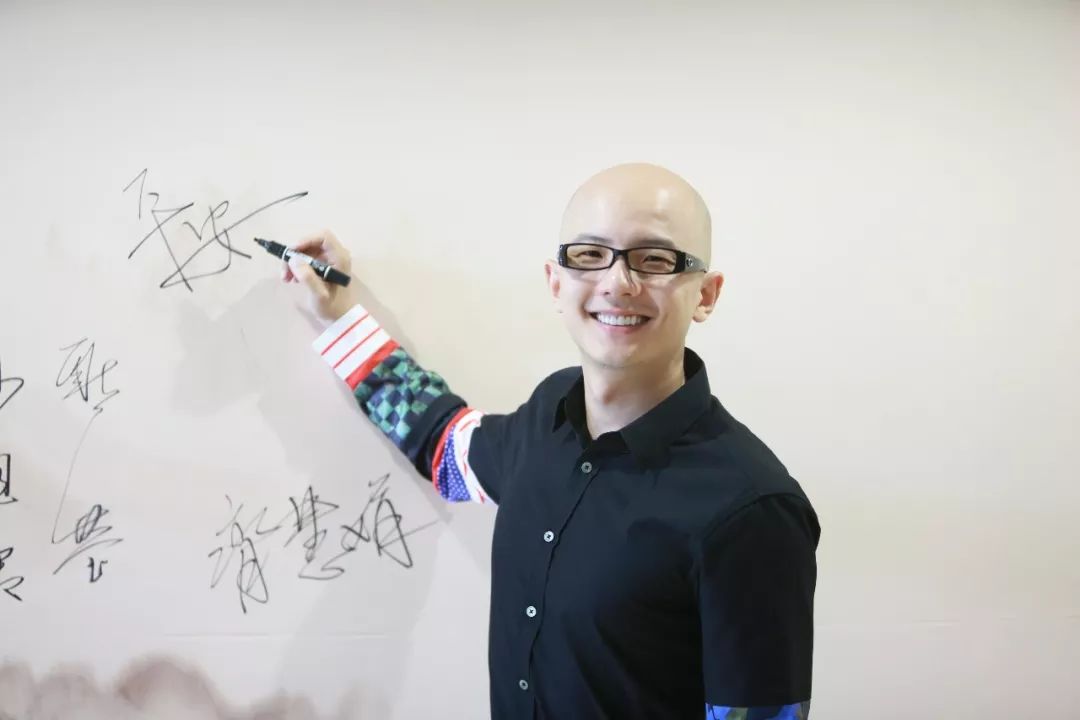 歌手平安主持首秀献给人民文学出版社新书《谢谢了,我的家》