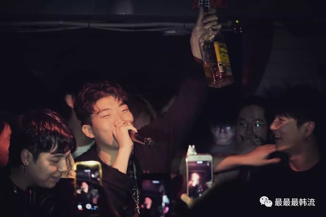 正文       而男方changmo则是1llionaire records旗下厂牌的rapper