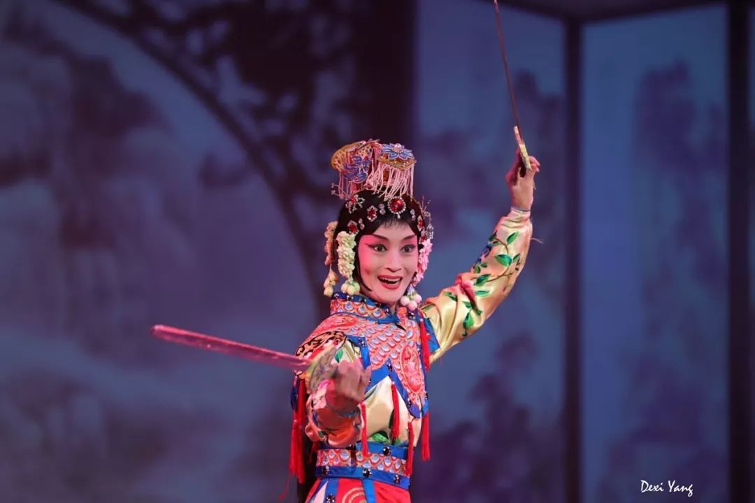 现场观众不仅欣赏到贾永红表演的京剧《霸王别姬》,《贵妃醉酒》,还有