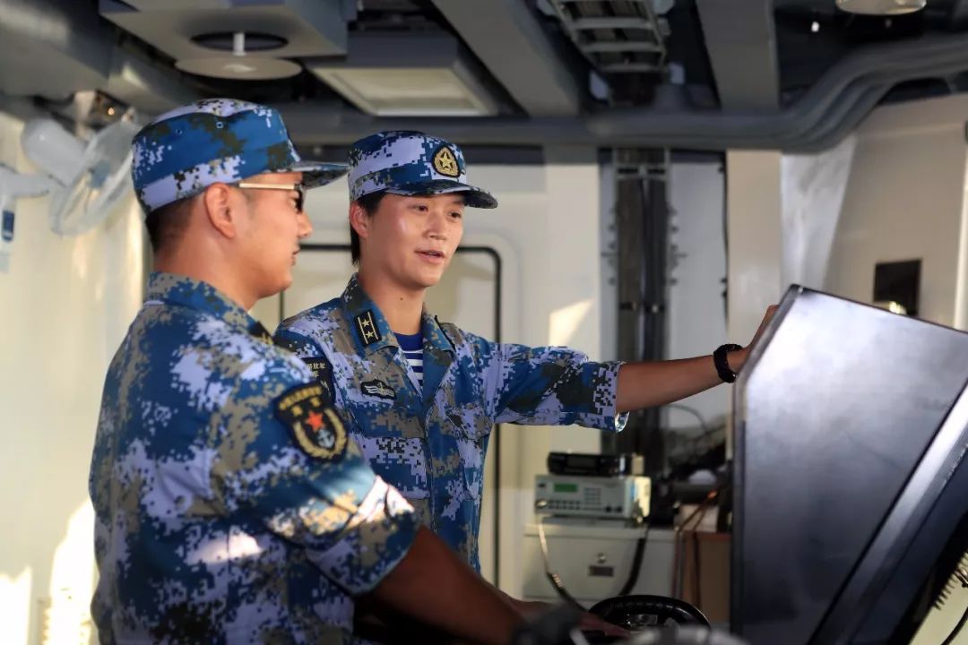 距离中国海军首位女舰长一步之遥她再次刷爆朋友圈