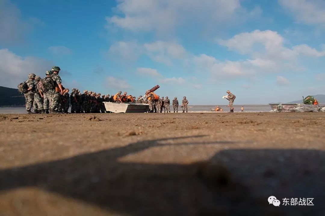 正文 大海,对于很多列兵同志来说是第一次见,心情都会非常激动.