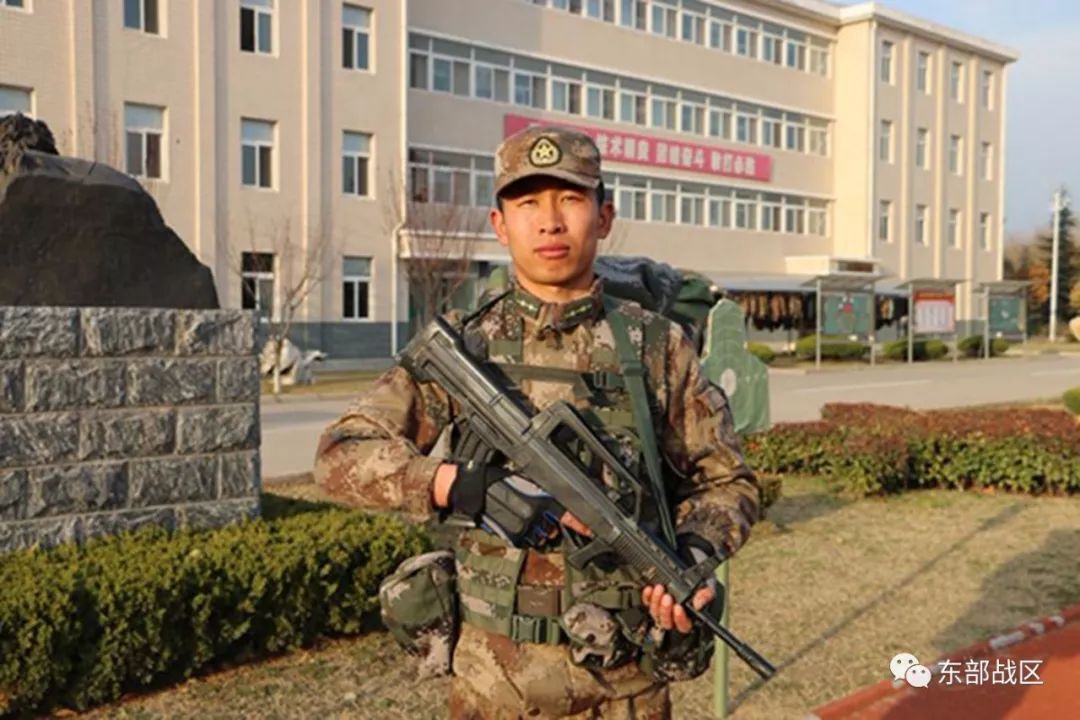 英雄名下热血尖兵,模范路上精武连长