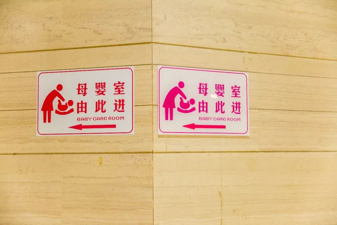 落四,饭卡常常丢失,这个老师就让初一的孩子到办公室领一个卡通的卡套