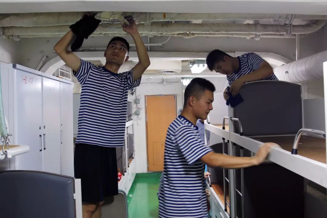 乘着军舰去航海这些大学生的暑假真浪漫