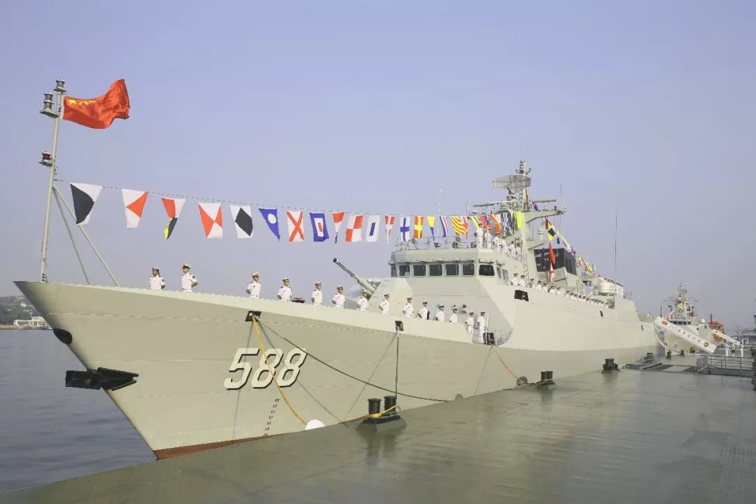 祝贺海上猛虎艇60岁生日那年一战成名