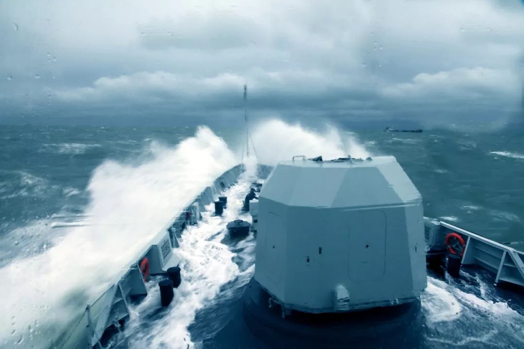 祝贺海上猛虎艇60岁生日那年一战成名