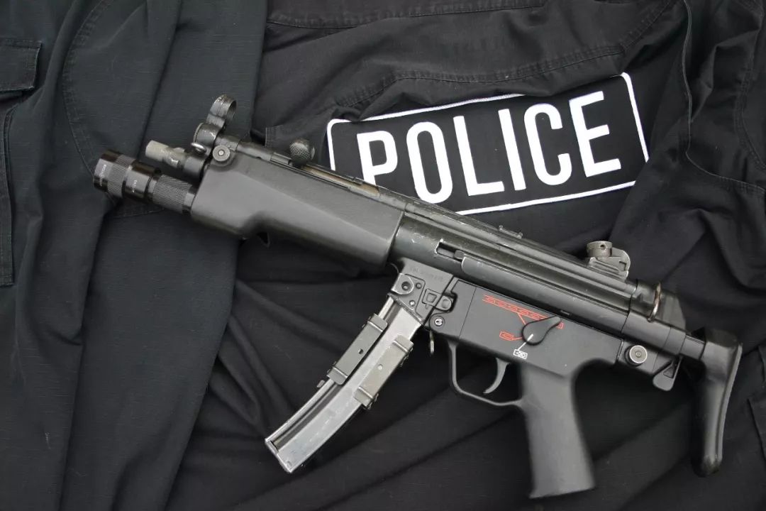 香港警匪片中的枪你最喜欢哪一款?ak很多都是56改 轻武专栏