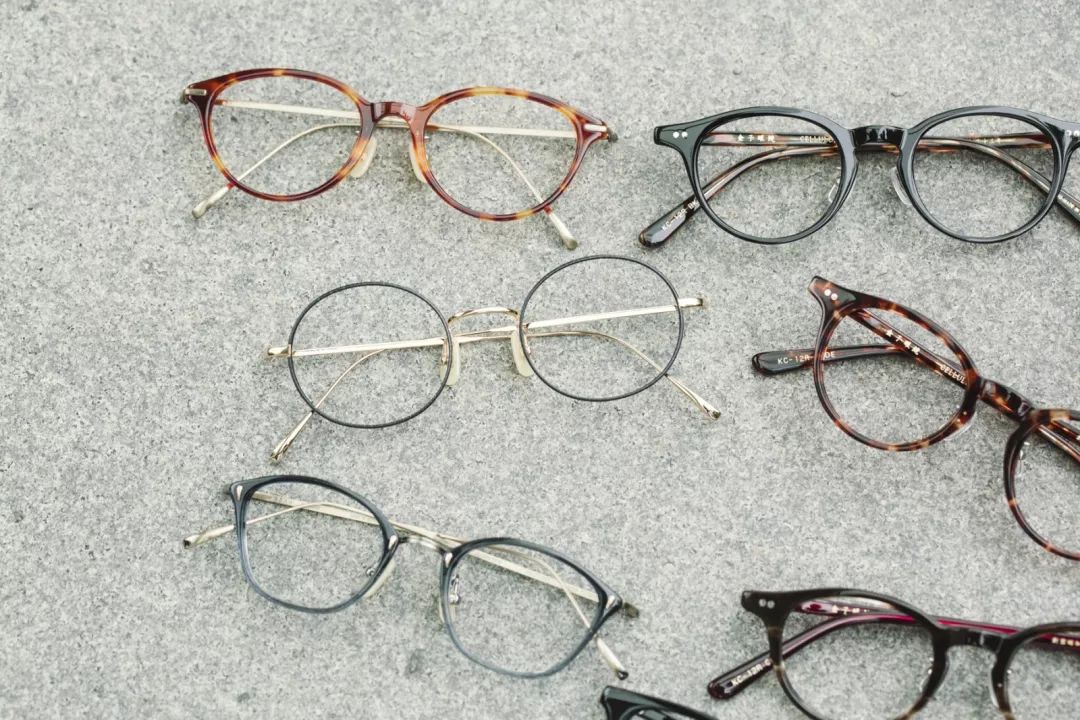 挑选眼镜框不能只看颜值,选错材料一生黑,