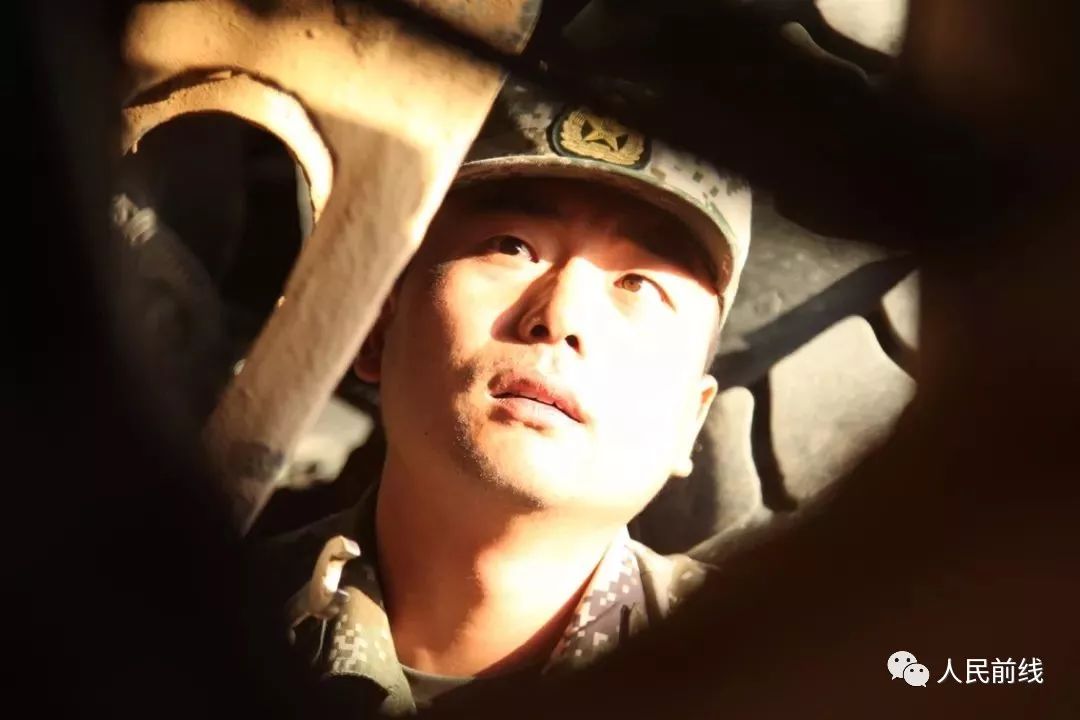 兵哥哥大漠训练照片曝光,这才是他们最帅的样子!