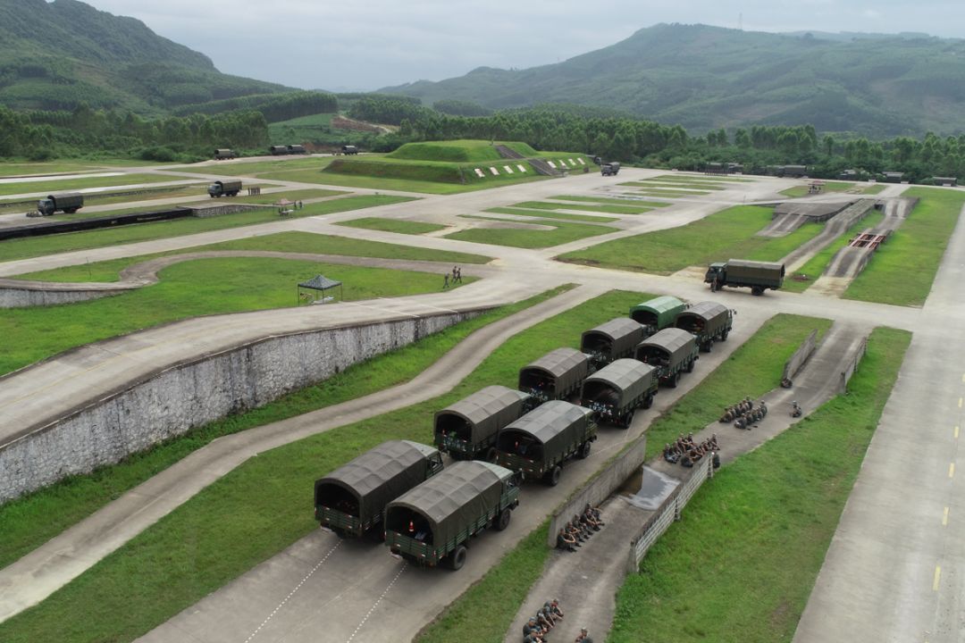 关注|热浪之上,近百辆军车同台竞技是什么样的