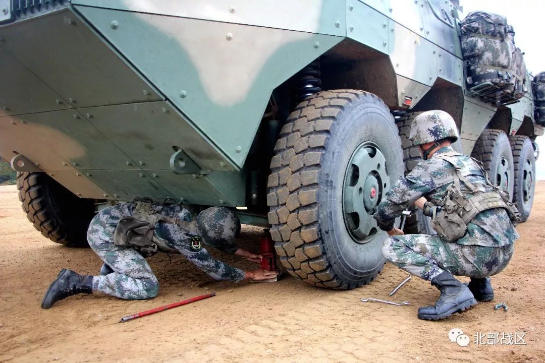 暴风雨部队驾驶员驰骋战场不一般