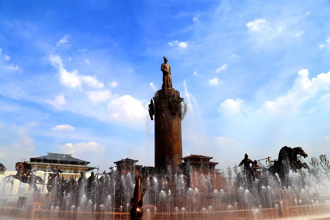 "是战争的具化体现,是孙子兵法的艺术提升,更是兵圣广场的点睛之笔