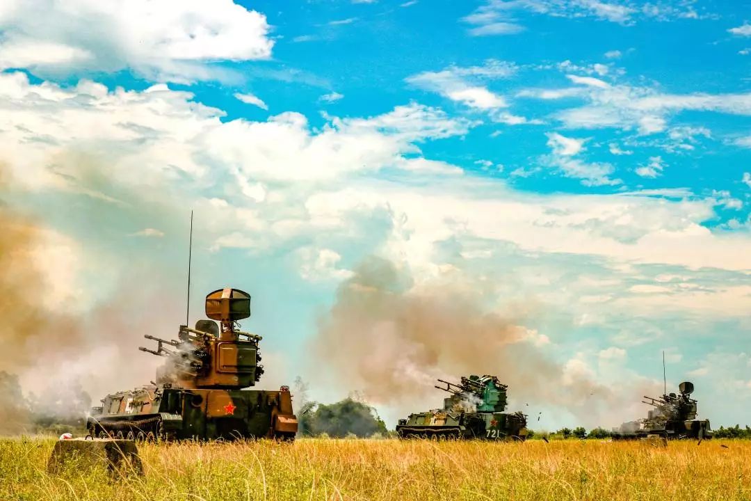 首届"强军杯"军营摄影展:黄战作品