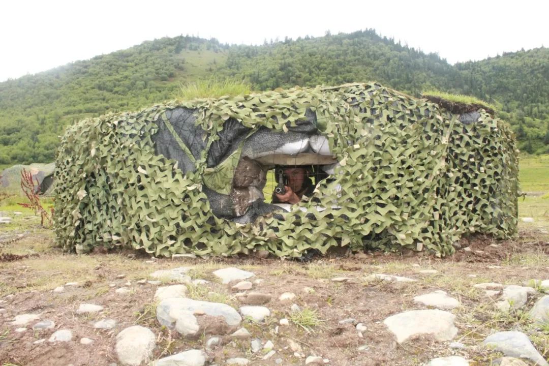 做表率狙击训练刺杀操训练野战化宿营部署实弹射击高原美景作者:杜强