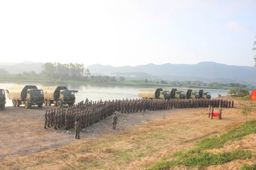 震撼英勇的舟桥兵