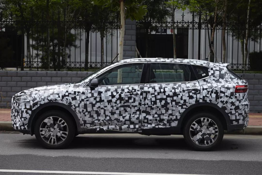 哈弗f7谍照曝光,隔着马赛克都能感受到它的锋芒毕露