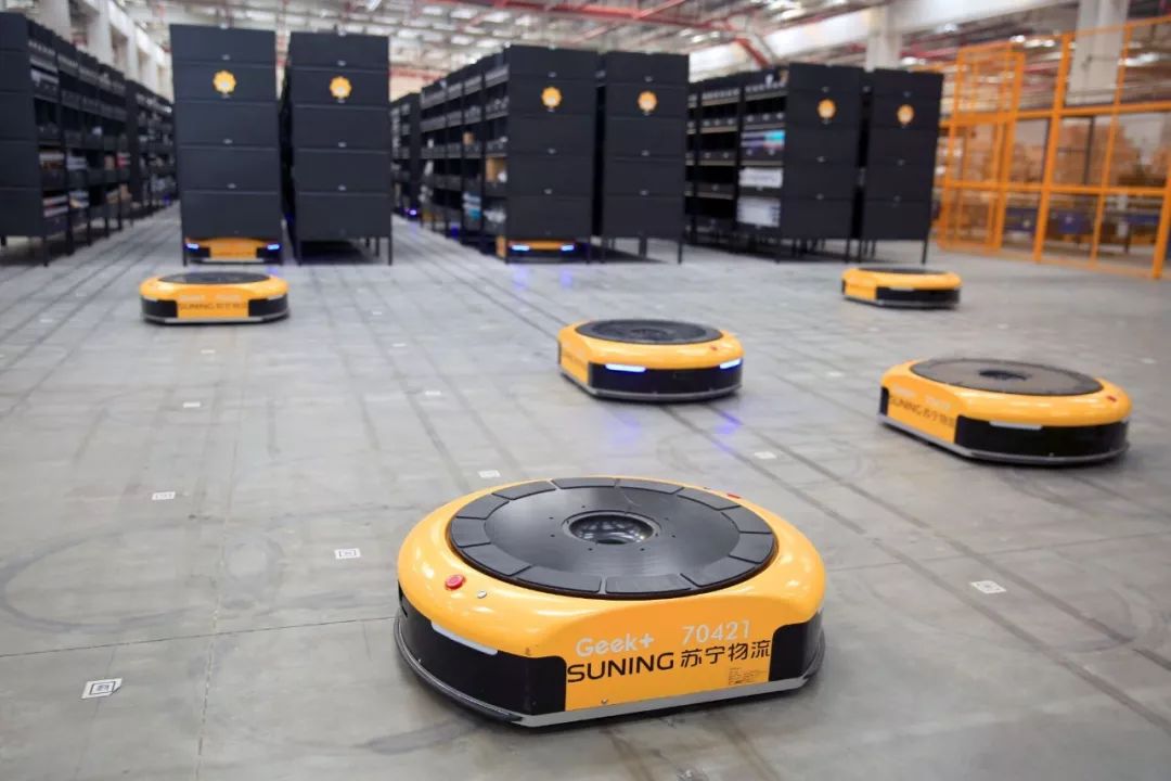 苏宁易购广场为主打,以苏宁小店作为连接器来承载苏宁智慧零售科技