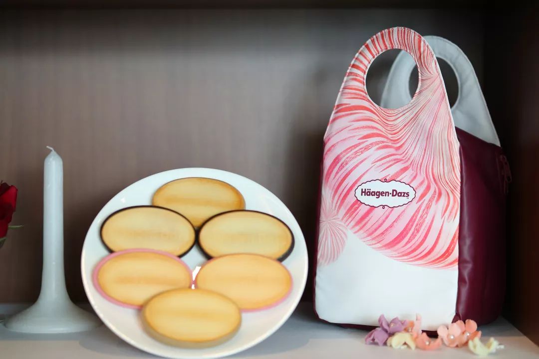 迪丽热巴的真实身份是嫦娥?偷偷下凡,还带上了