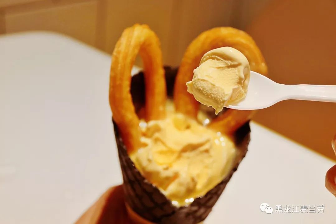配以法式奇乐圈,热与冷的搭配 让这只冰淇淋吃起来口感更丰富