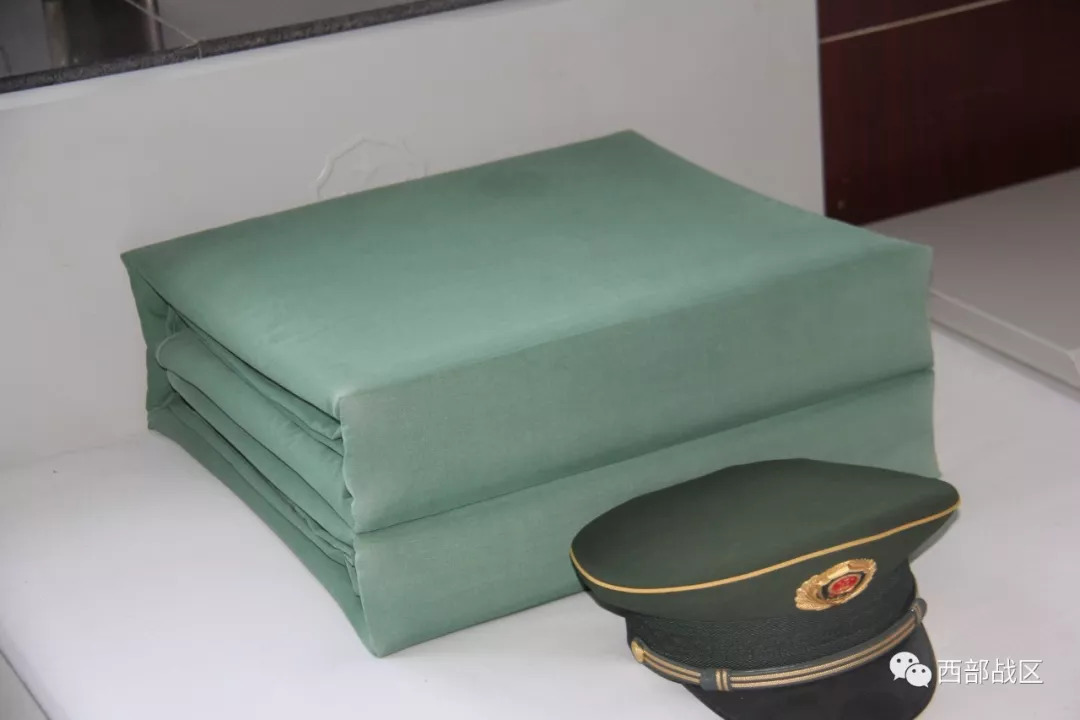 有一种被子叫豆腐块有一种神话叫周末不起床有一种……时光荏苒,火热