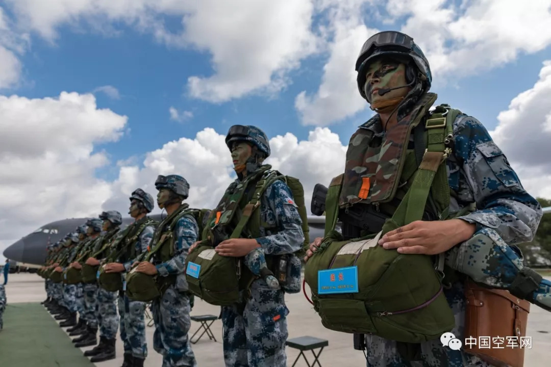 空军航空开放活动在长春举行|天之翼|空降兵|红鹰_新浪军事_新浪网