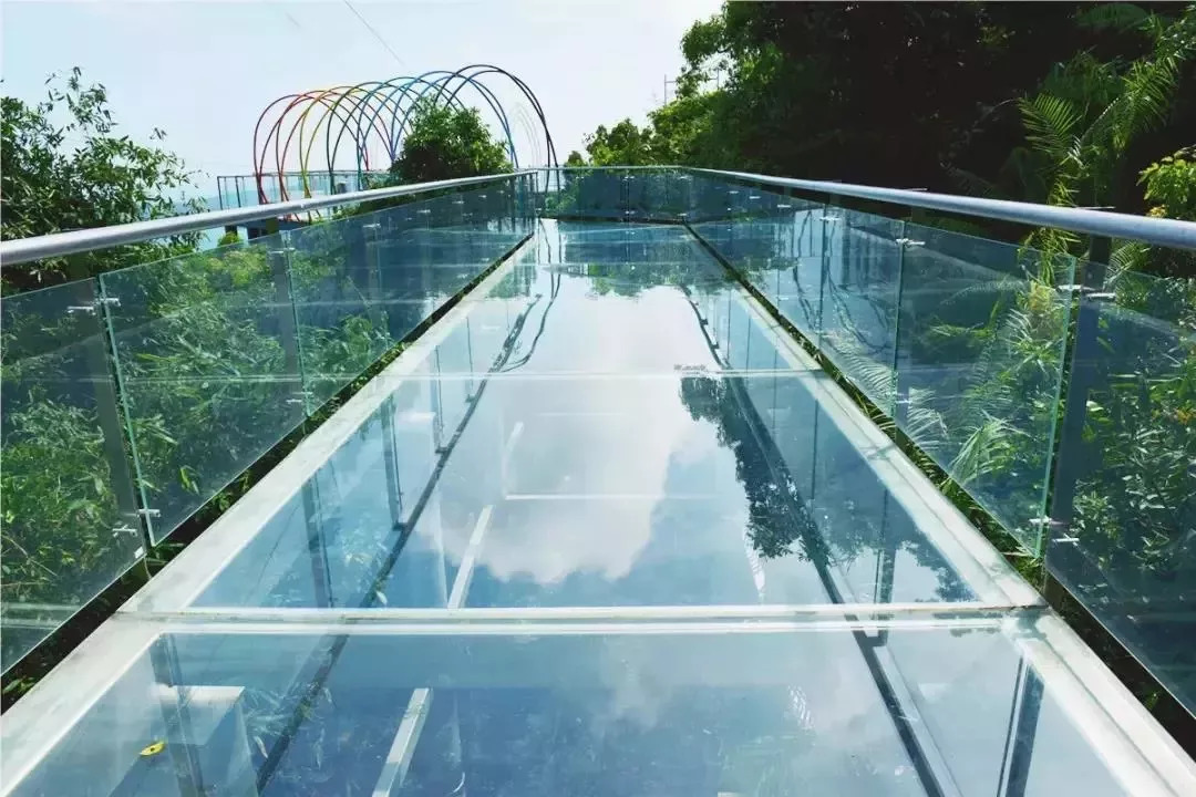 南京玻璃栈道景区图片