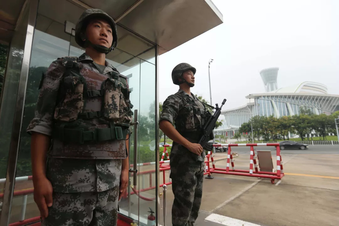 站了两年岗的那个哨兵退伍了